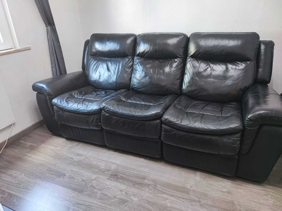 Vendo Sofá 3 Lugares Preto, Reclinável e Super Confortável