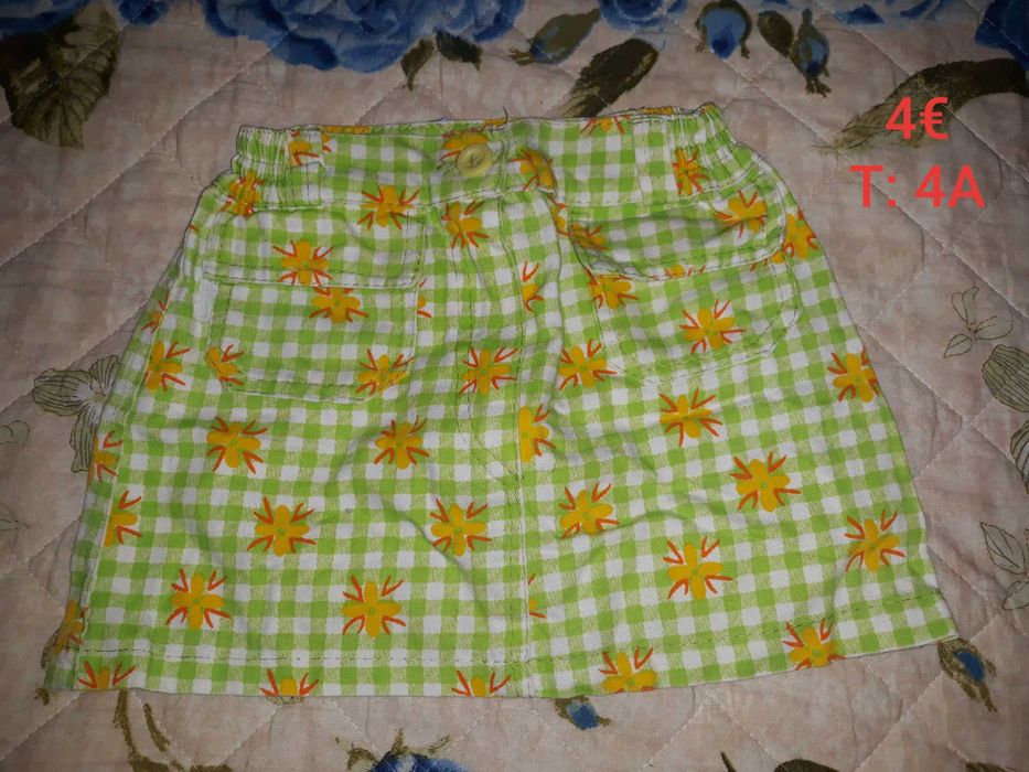 Roupa de menina, tamanho 2 a 3 anos.