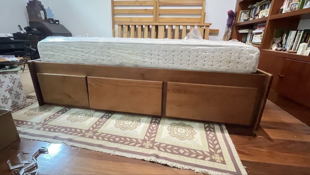 Cama com gavetas