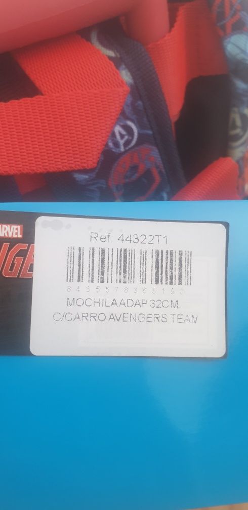 Mochila com troley Avengers (novo com etiqueta Ideal para oferta)