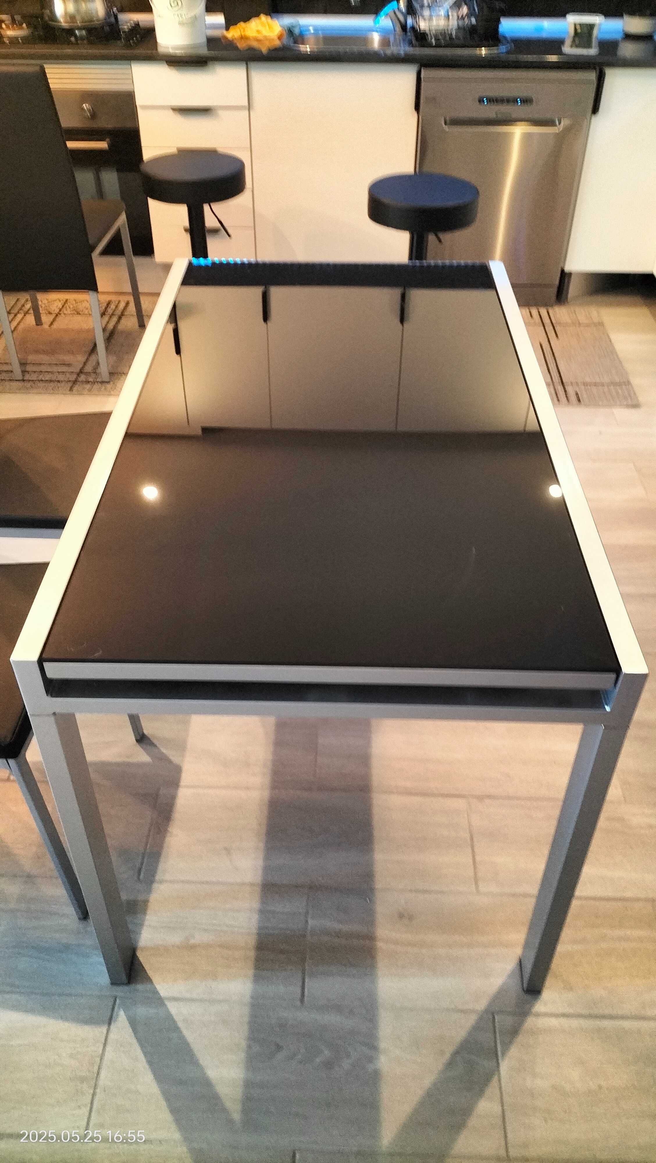 Mesa extensível com 4 cadeiras