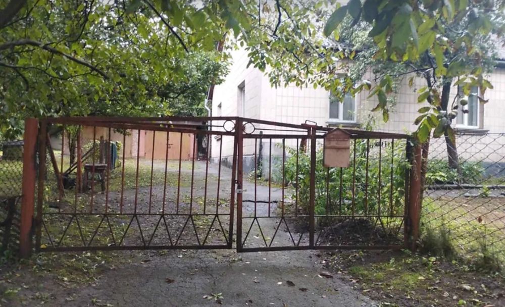 "1/2 частина будинку   з ділянкою і гаражем