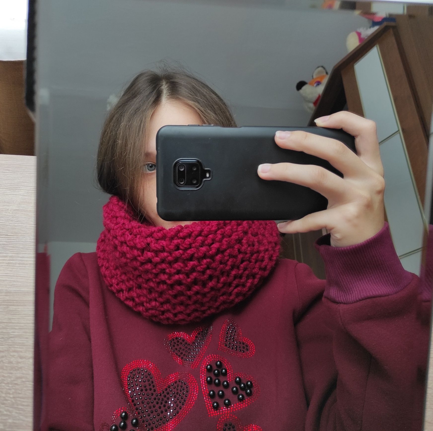 В'язана хустка ручної роботи