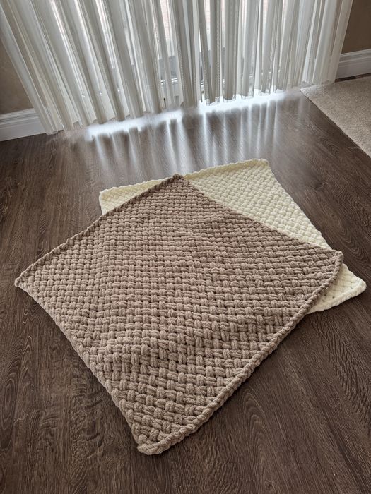 Чотири плед  в наявності а також плетемо під замовлення