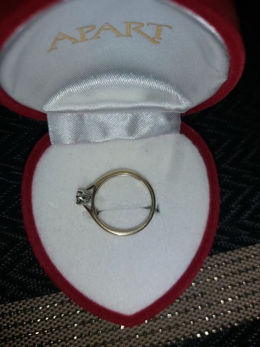 Pierścionek z diamentem 585