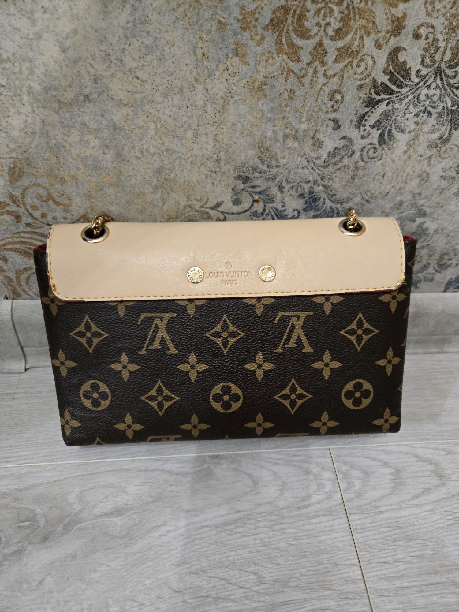 Louis Vuitton klasyczna brązowa elegancka torebka kopertówka lancuszek