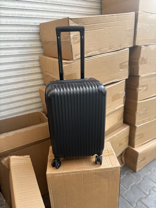 Чемодан 30 л , валіза чорна поліпропілен, чемодан, 60 см