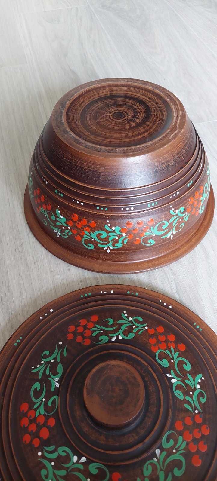 глиняний горщик з кришкою