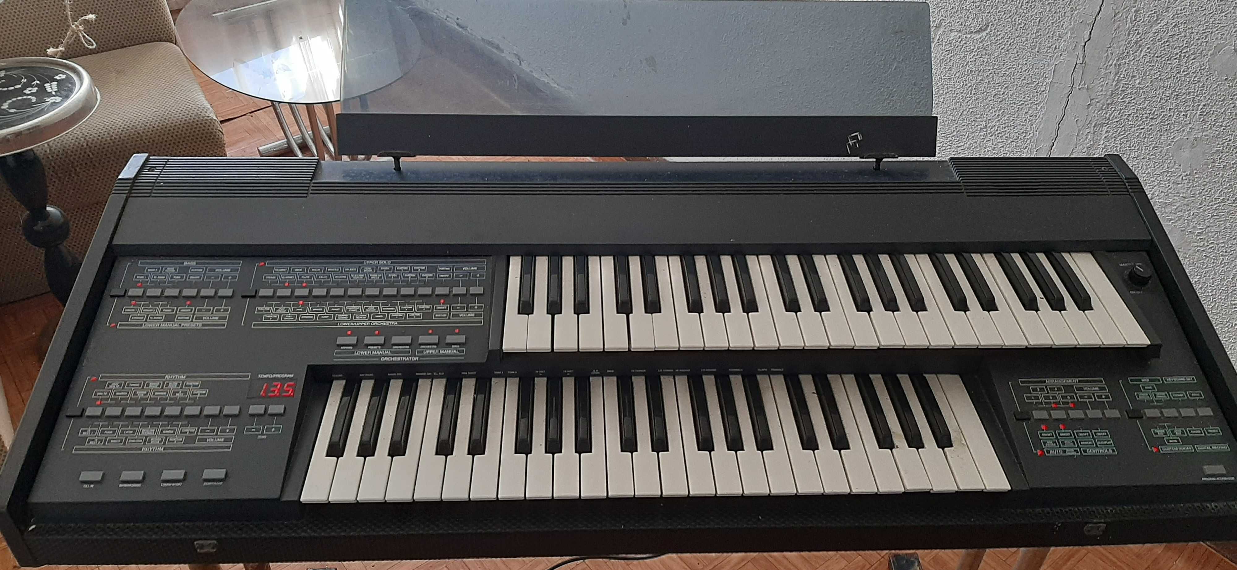 Órgão portátil dois teclados ELKA