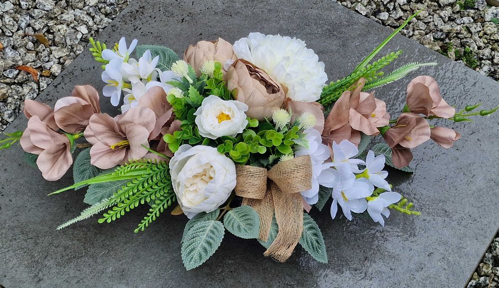 Kompozycja kwiatowa na grób cmentarz stroik ikebana Z470