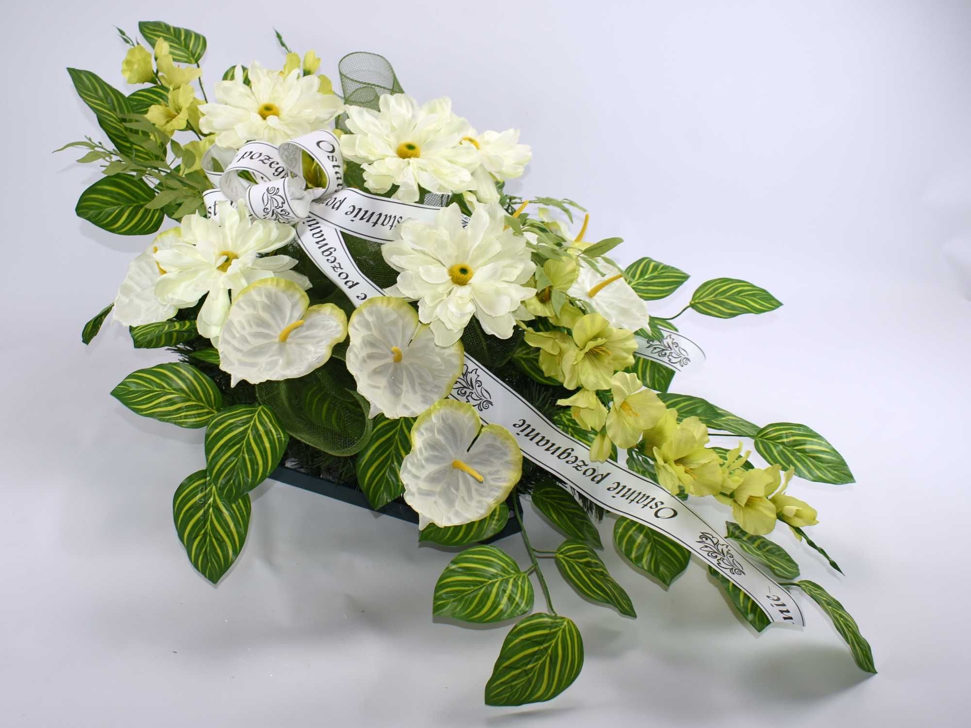 Długa Wiązanka na grób Wieniec pogrzebowy jasne sztuczne kwiaty