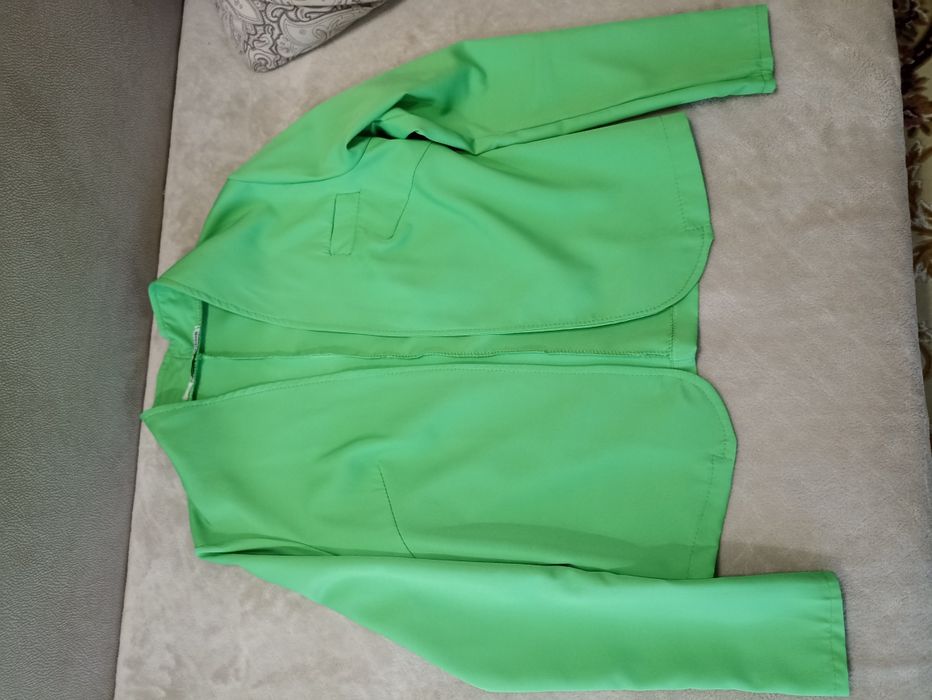 Стильний костюм в ідеальному стані