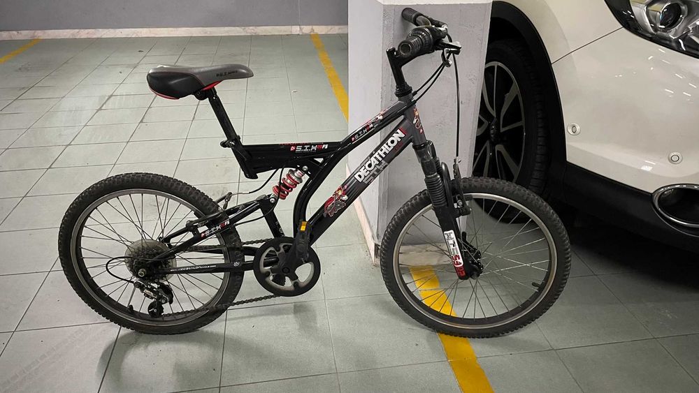 Bicicleta criança roda 20 - forquilha dupla suspensão e 5 velocidades