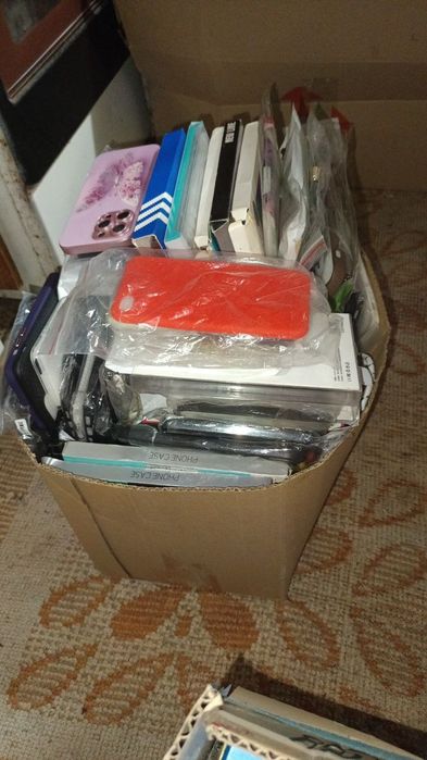 Чохли на айфон  нові