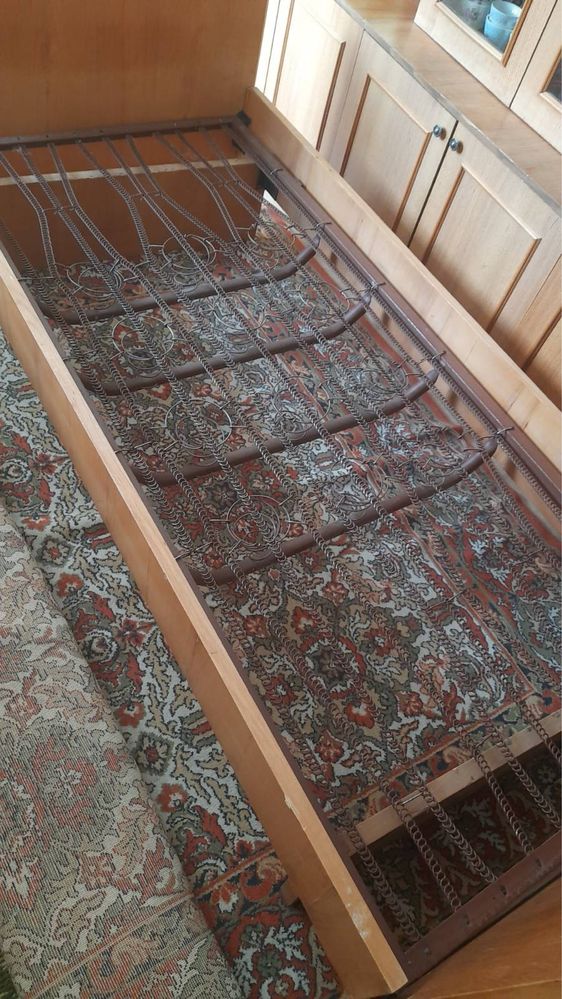Продаю два односпальних ліжка з матрасом