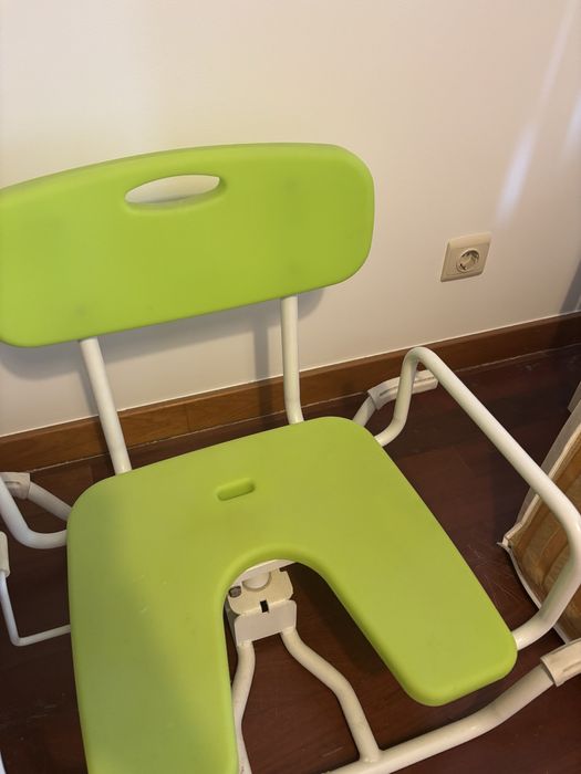 Cadeira Giratória de Banheira