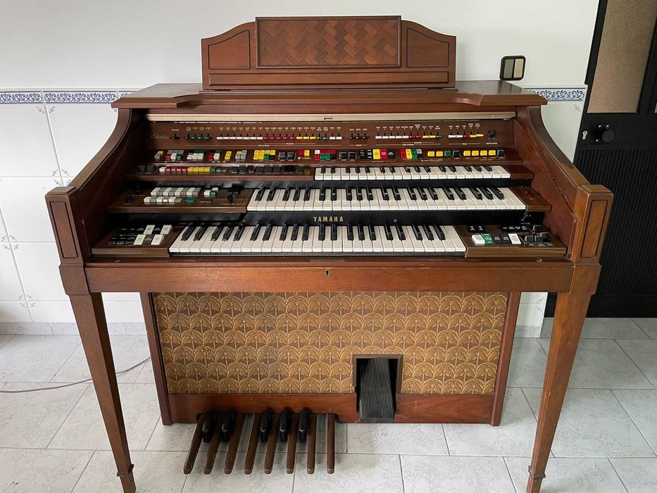 Órgão Yamaha Electone D85
