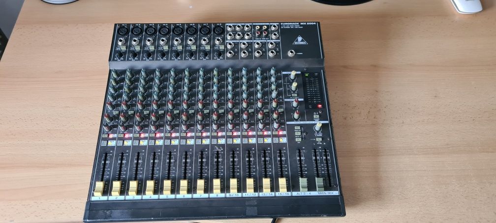 Mixer Behringer Eurorack MX 2004 ,