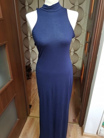 Długa sukienka z rozporkiem z boku