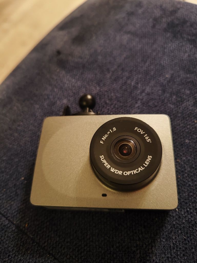 Wideorejestrator Yi dash cam kamerka samochodowa

Sprzedam kamerkę do