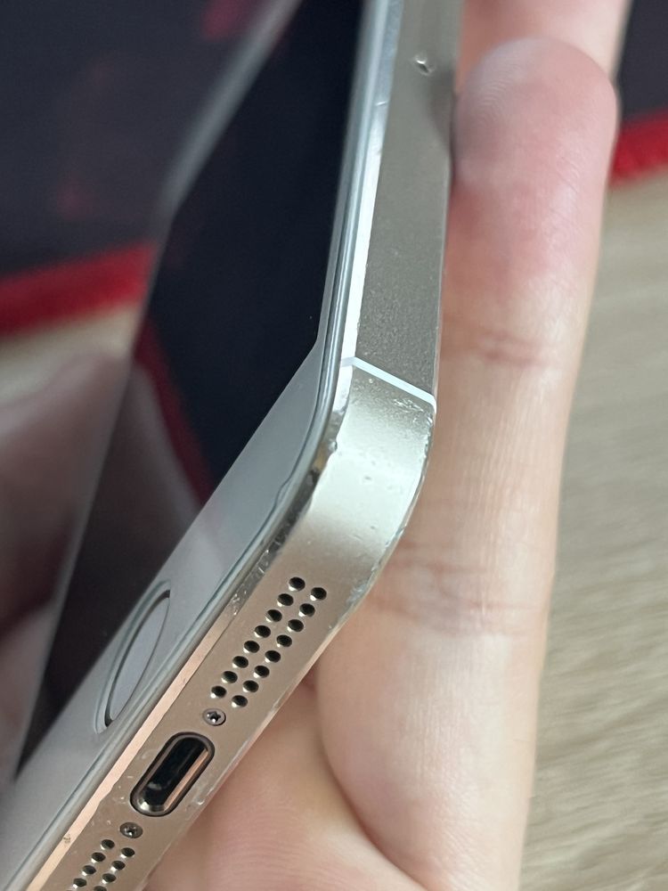 Продам Iphone 5c  8gb