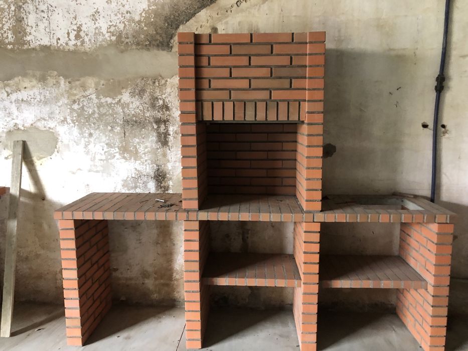 Churrasqueira de linhas direitas