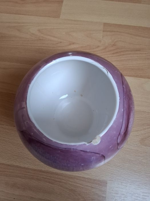 Wazon/doniczka w kształcie kuli w kolorze fioletowym i różowym, z deko