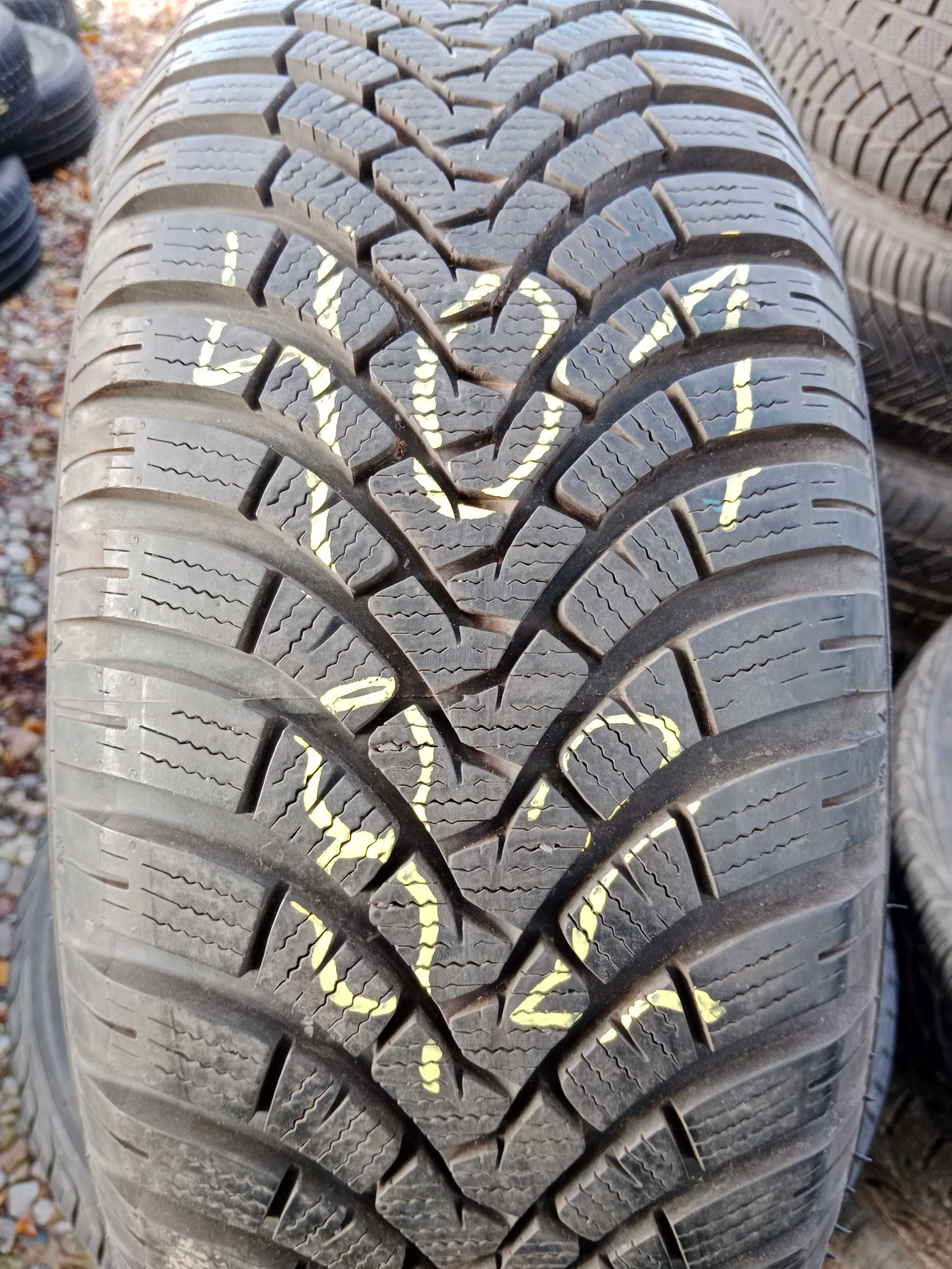 Opona używana 225/60R17 Falken Eurowinter HS01 SUV 1szt.