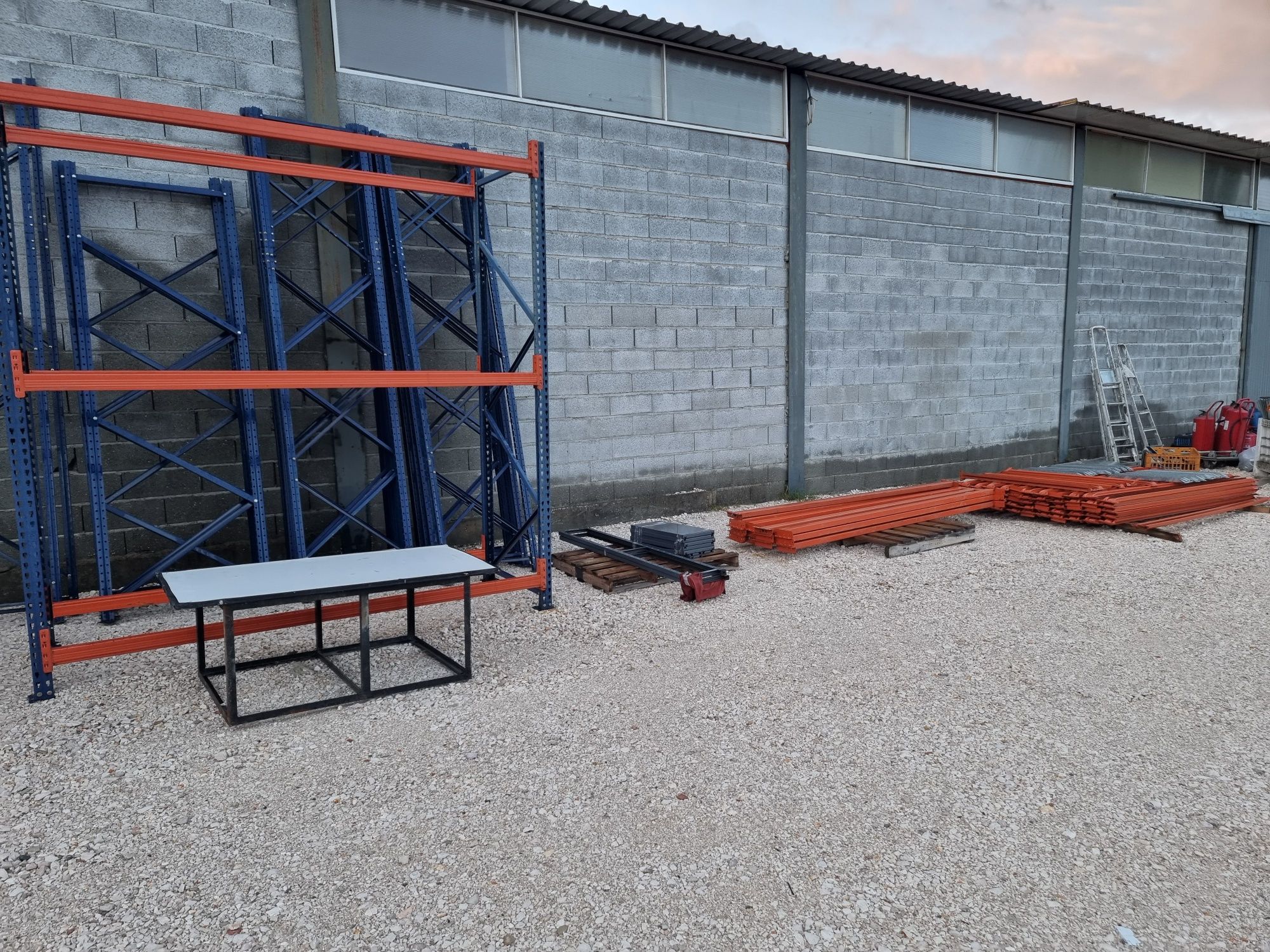Prateleiras de armazém