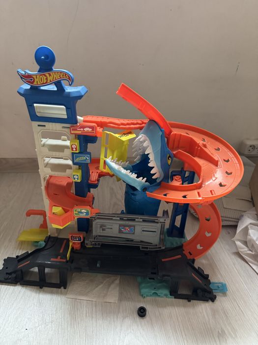 Трек хот вілз Втеча від лютоі акули