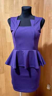 Sukienka fioletowa z baskinką