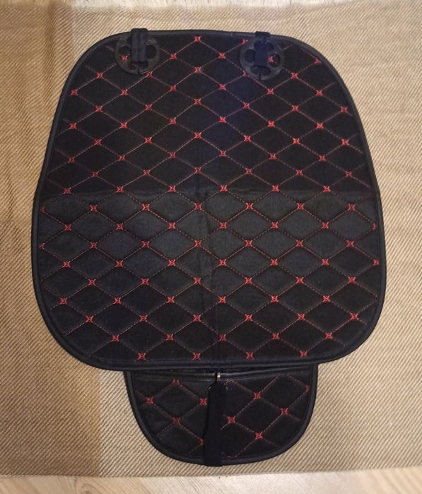 Pokrowce na krzesła samochodowe 4 sztuki. Rozmiar 47x47 cm.Cena za 4s