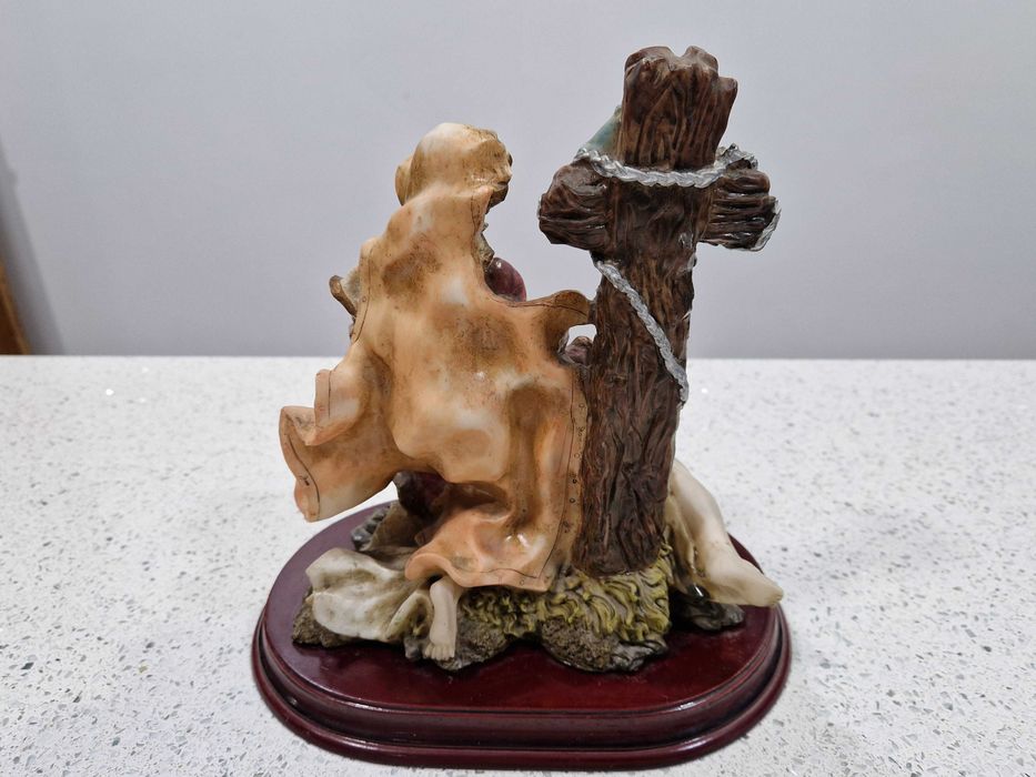 Estátua em marfinite genuíno, de Cristo  e sua mãe com ele em braços