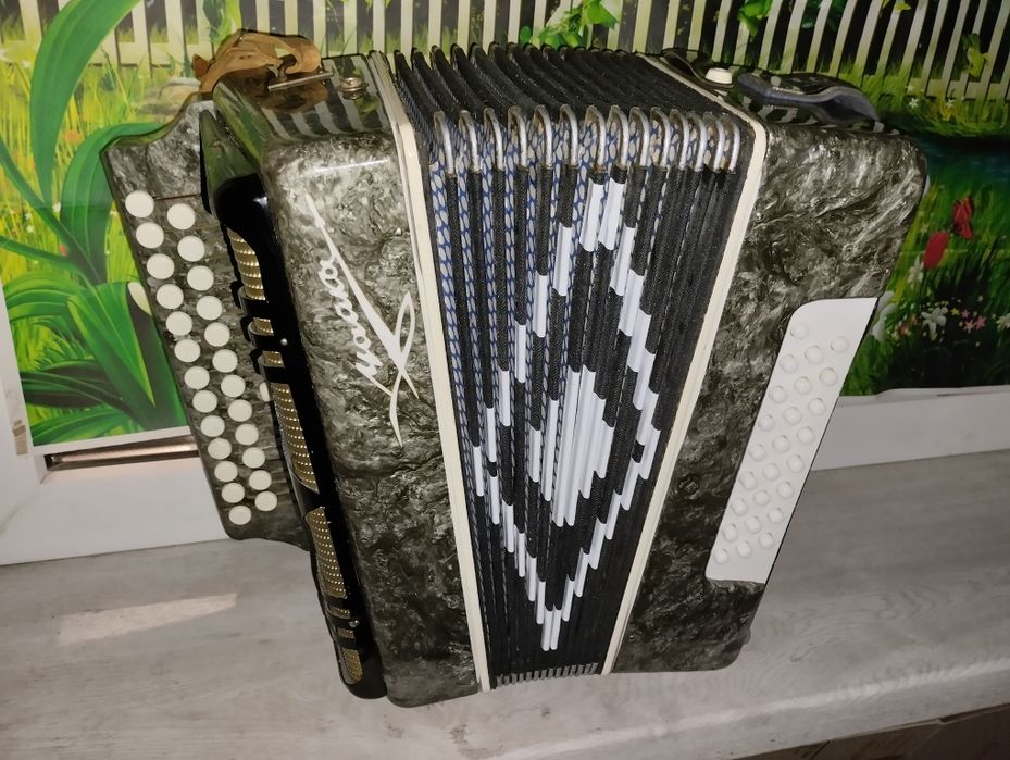 Продам гармонь Чайка 3х голосна