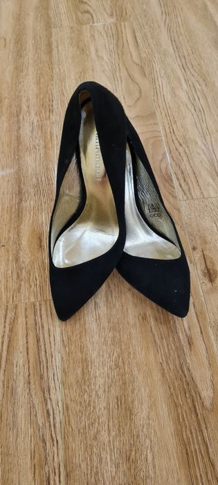 Класичні брендові туфлі