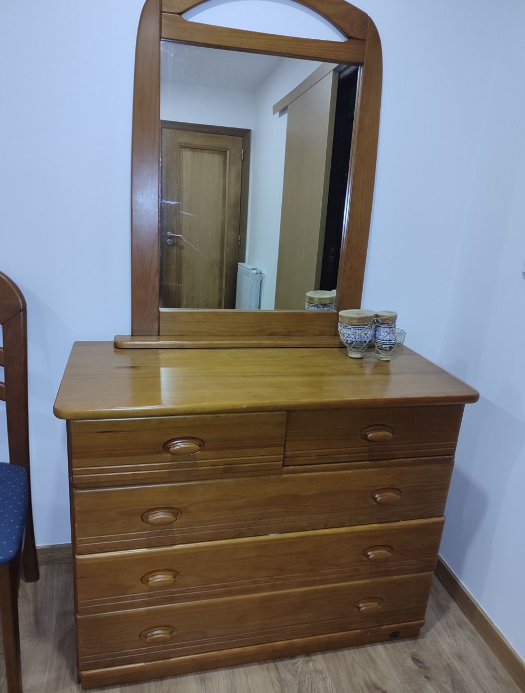 Mobília de madeira para quarto de solteiro