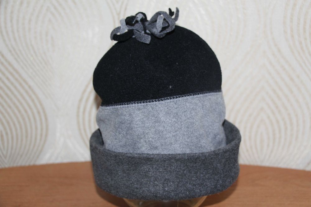 Шапочки деми мальчику разные 7 штук