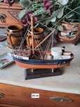 Barco de pesca em miniatura