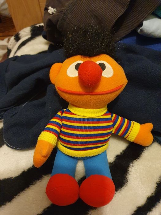 Maskotka Ernie średnia z Ulicy Sezamkowej