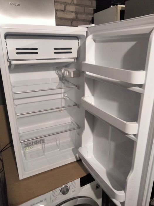 Lodówka podblatowa Midea