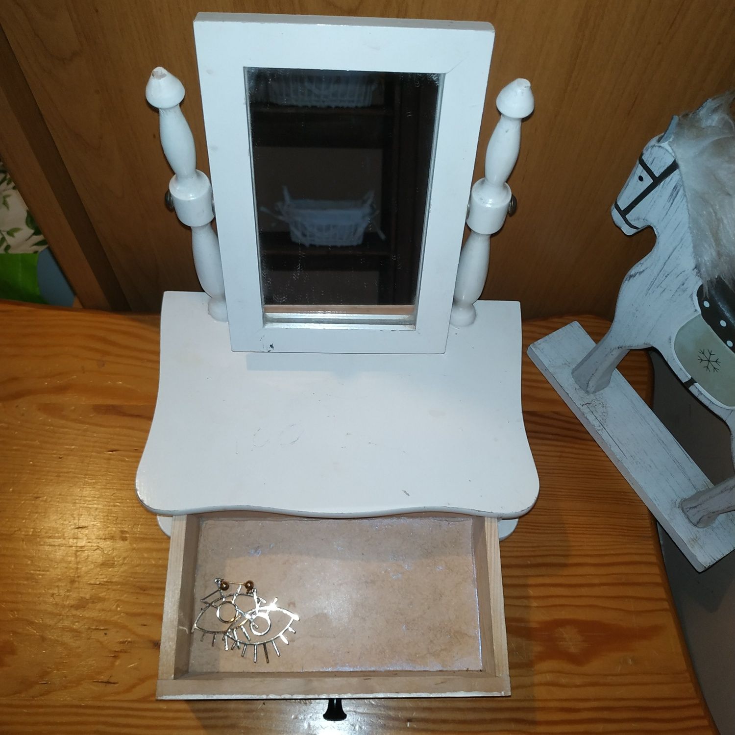 Nostalgiczna toaletka biała  szwedzka z lustrem i szufladką śliczna