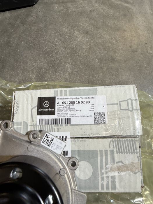 Помпа водяна насос ОМ651 вакуумна 2.2 Sprinter W906 W907 спрінтер