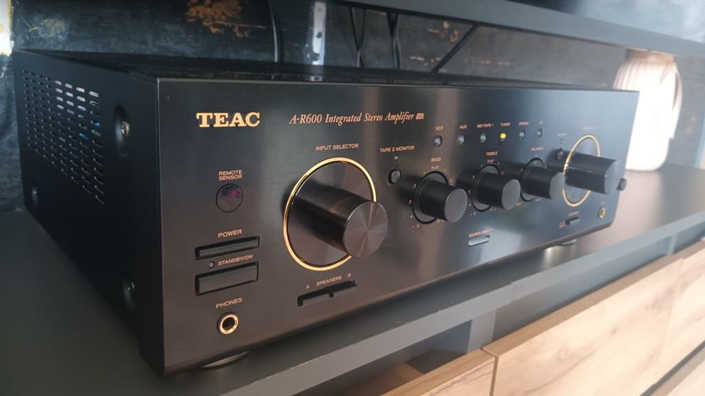 Przepiękny Teac A R-600