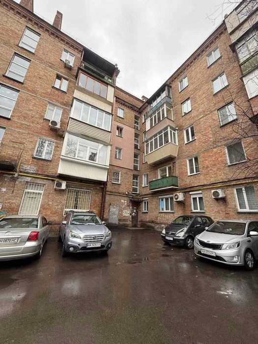 без %  трикімнатна Соломʼянський район по вул. Вацлава Гавела 57/38