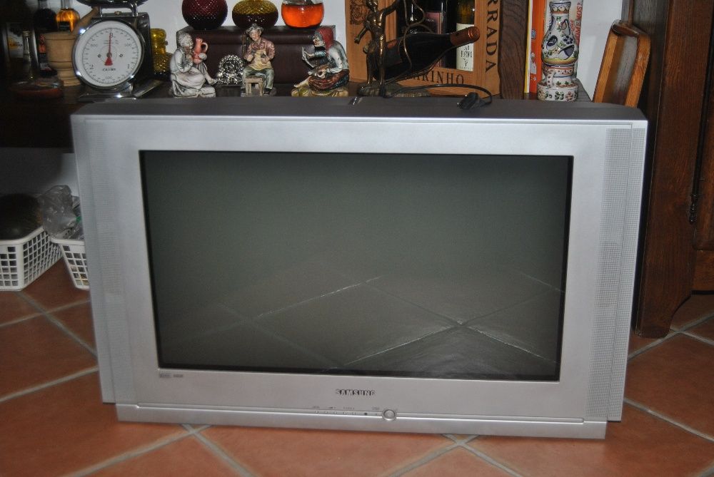 Televisão Samsung - 78 cm