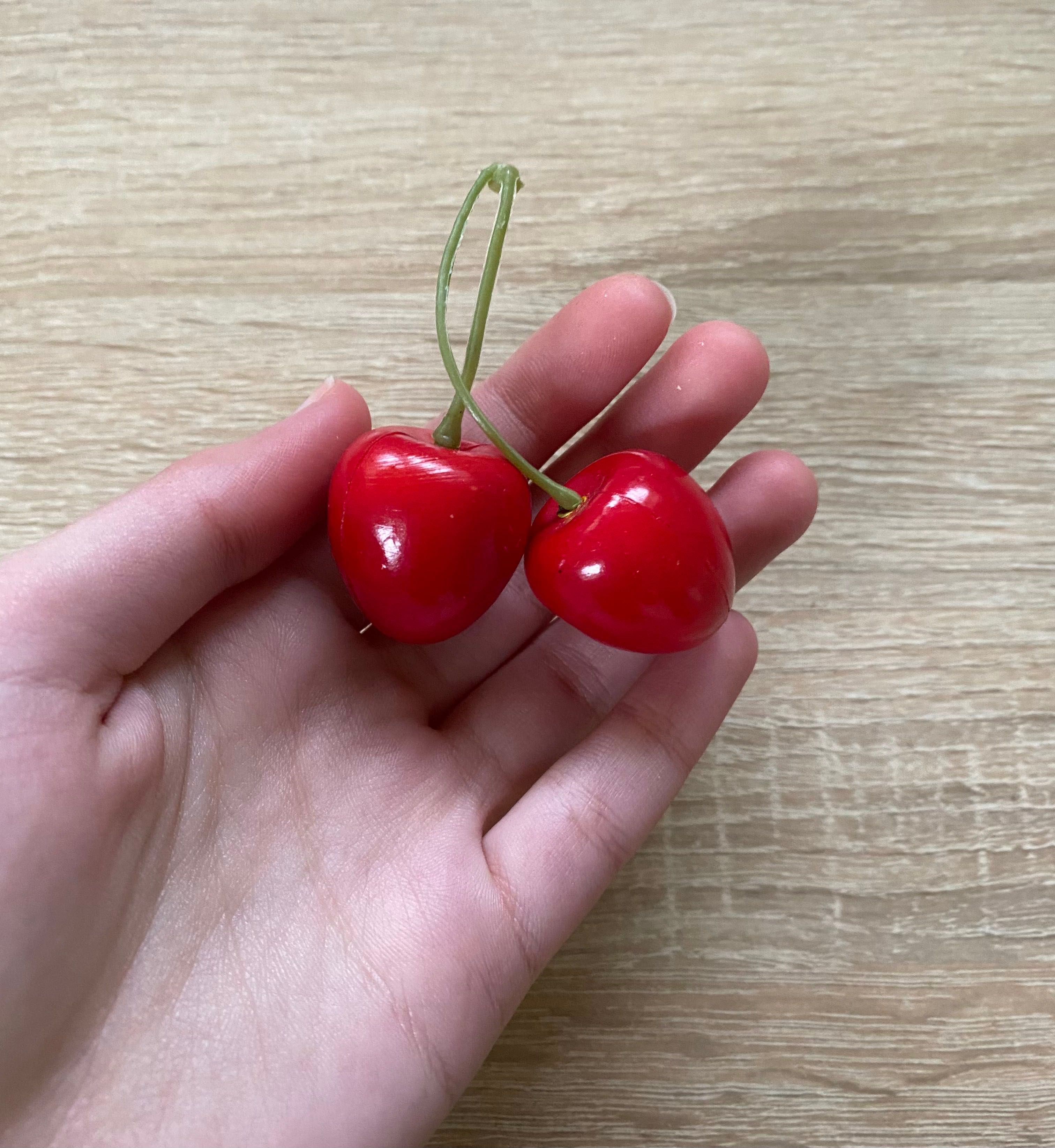 Штучні вишні/черешні з пінопласту декор фрукти ягоди