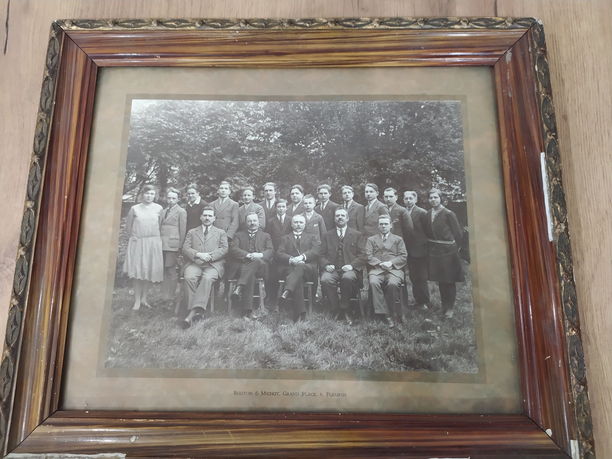 Stare zdjęcie, fotografia rodzinna w ramce. Starocie. Vintage.