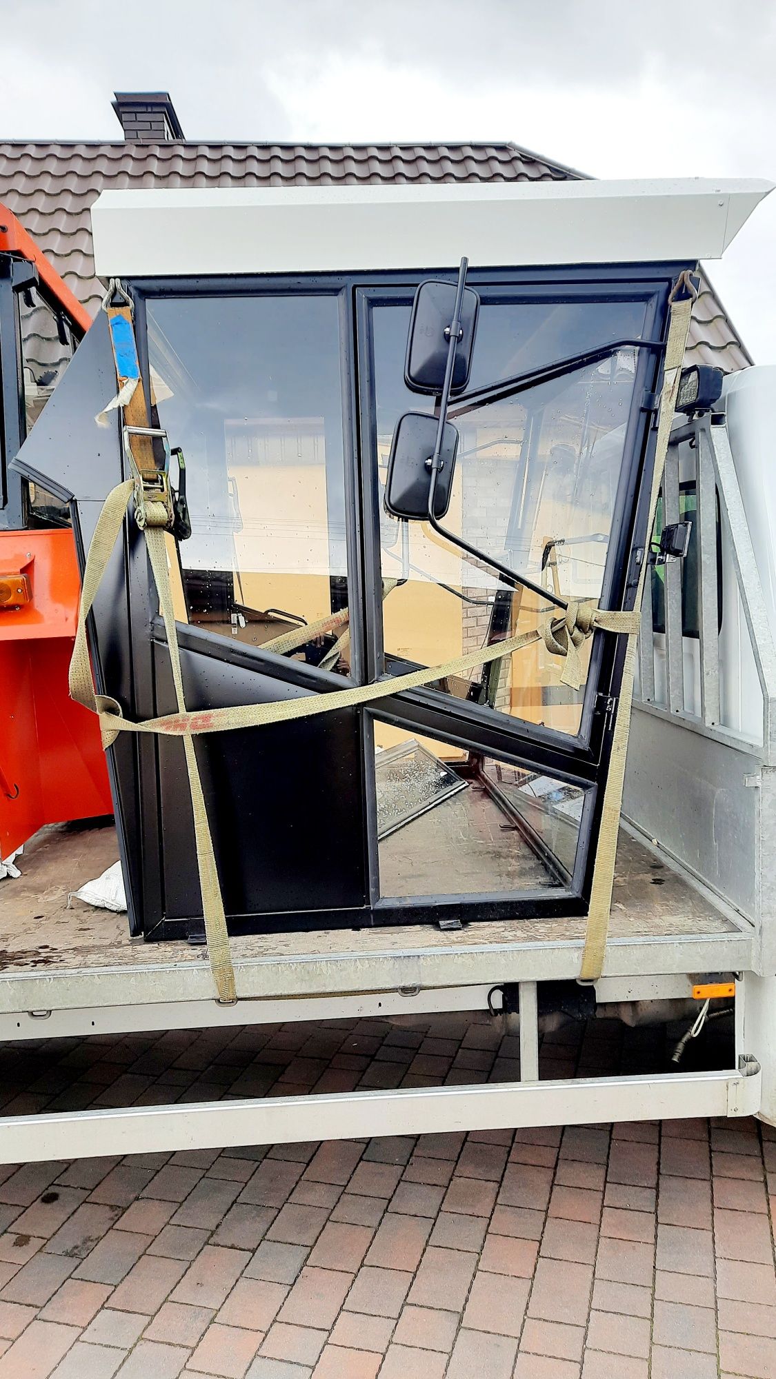 Kabina kabiny bizon z 56,c 330 ,c 360 ,mf 235,255,t 25