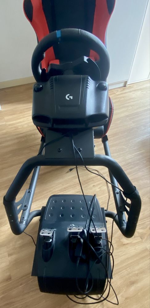 Volante Logitech G923 com Pedais + Cadeira c/ suporte para volante