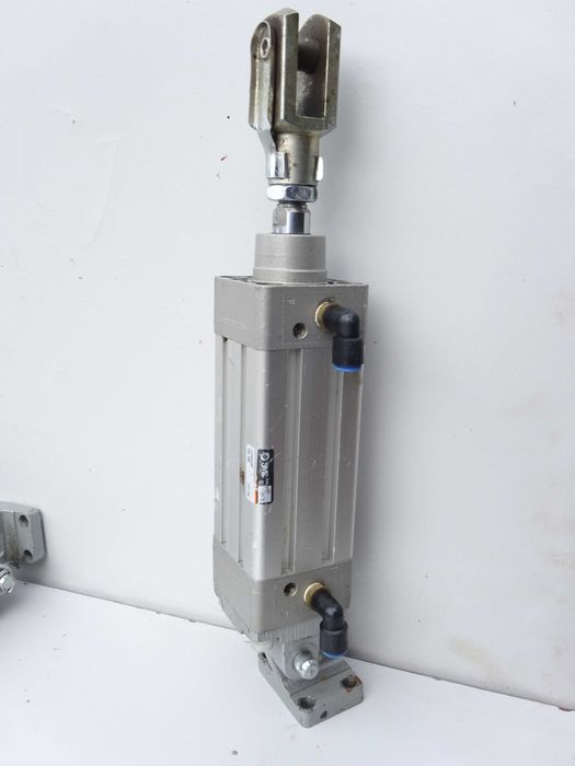 Siłownik  docisk stolarski pneumatyczny SMC CP95SB fi 50 skok 80 200kg